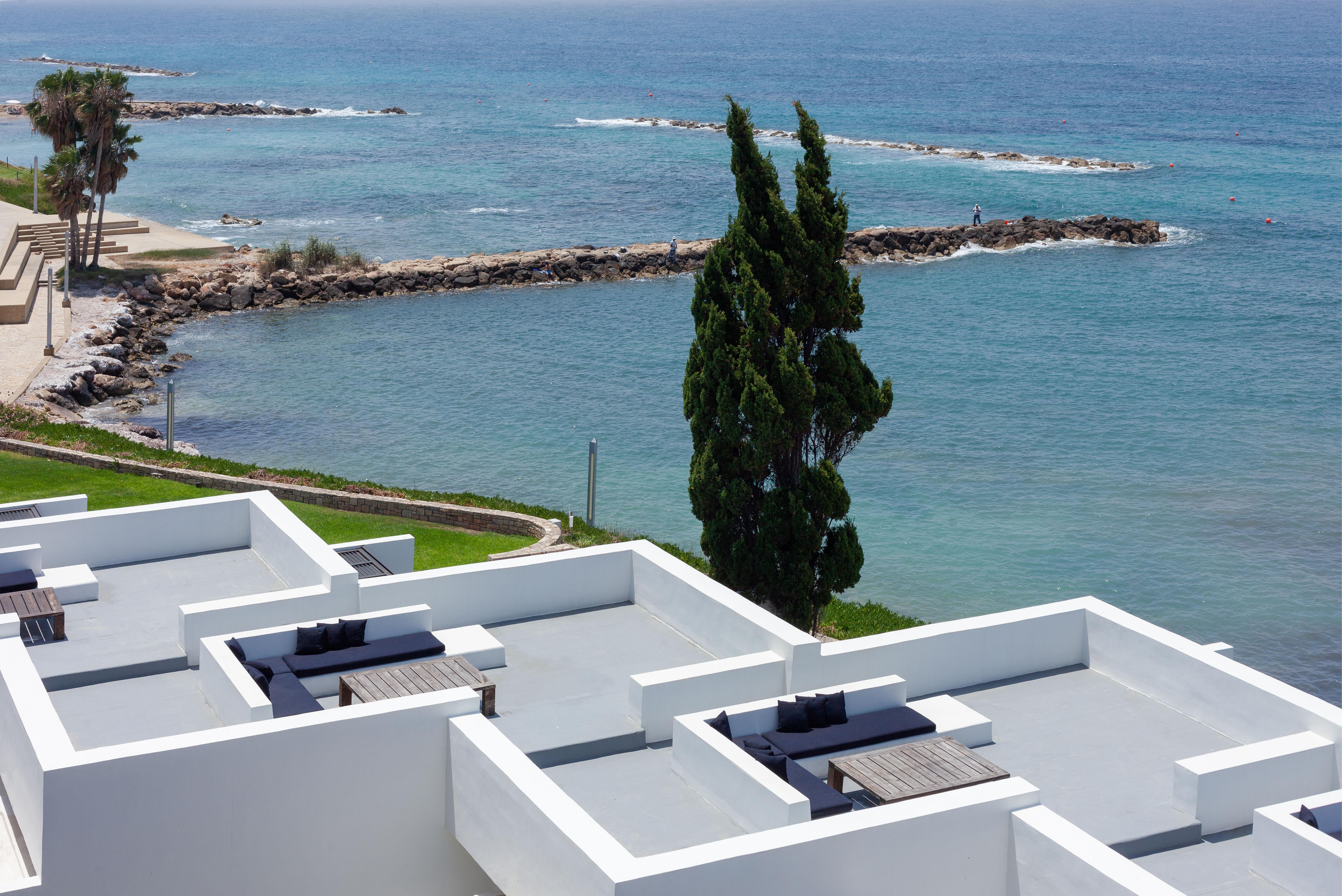 อัลมิรา Hotel Paphos ภายนอก รูปภาพ View of the Mediterranean Sea from the hotel