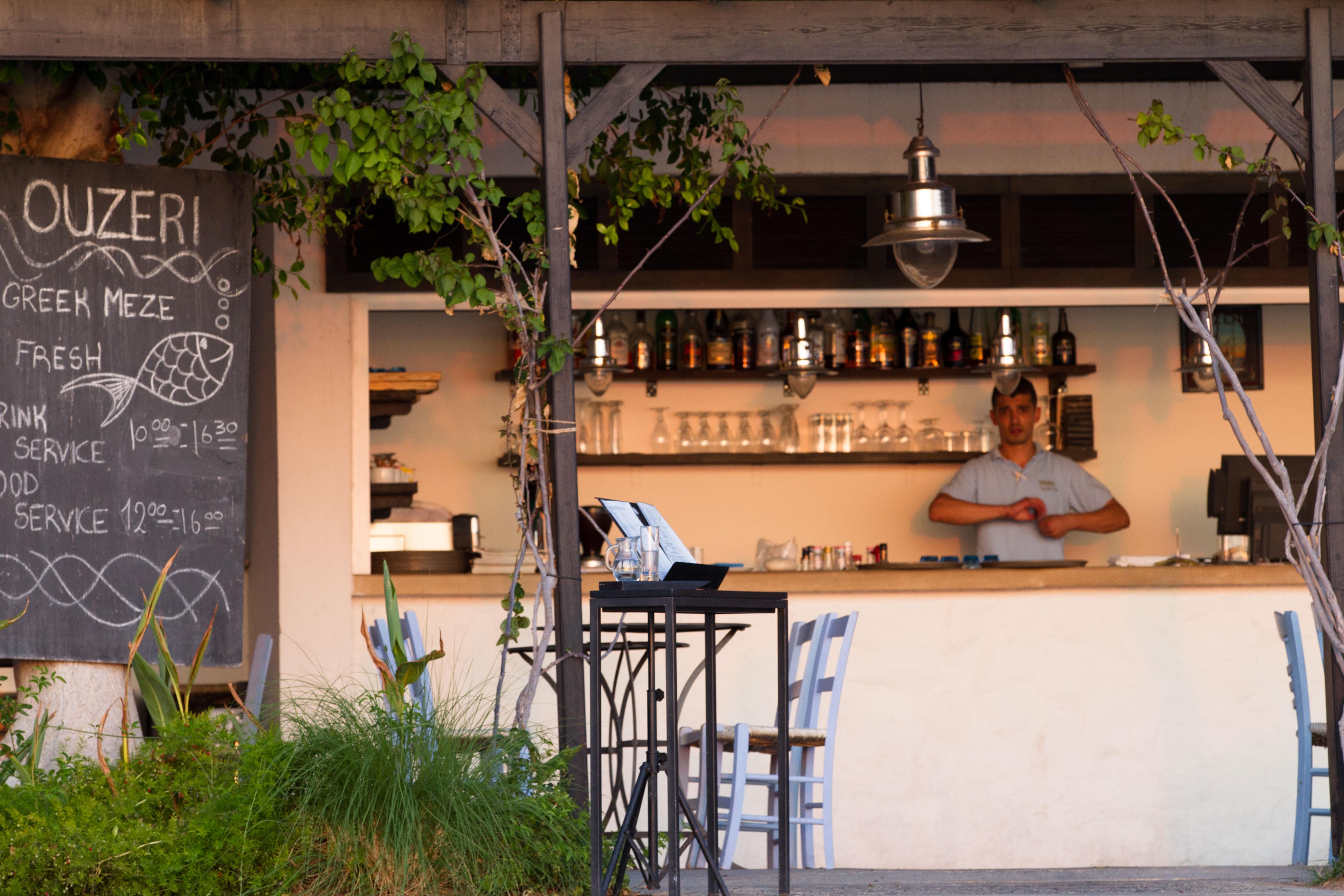 อัลมิรา Hotel Paphos ภายนอก รูปภาพ A tavern in Athens