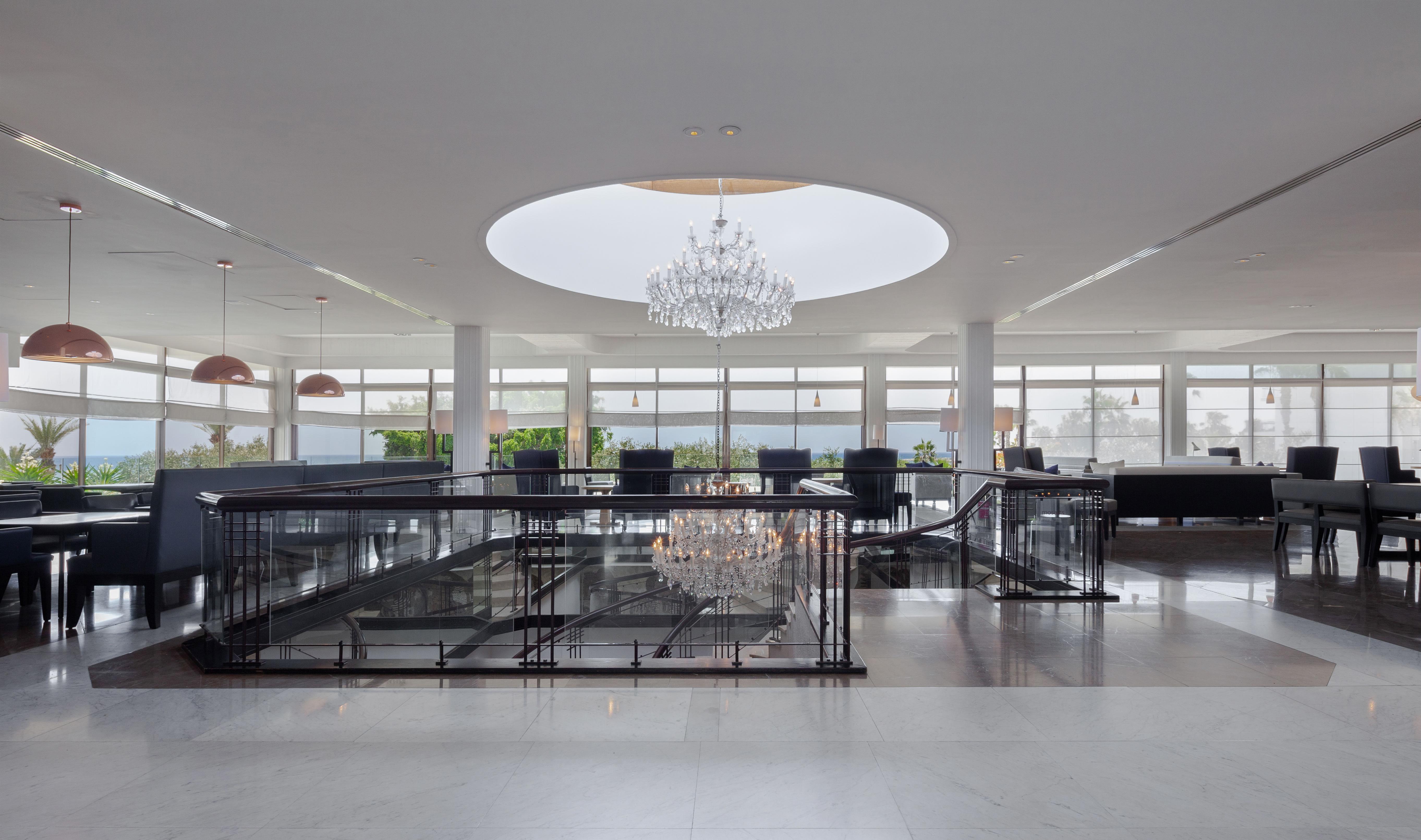 อัลมิรา Hotel Paphos ภายนอก รูปภาพ Interior of the building