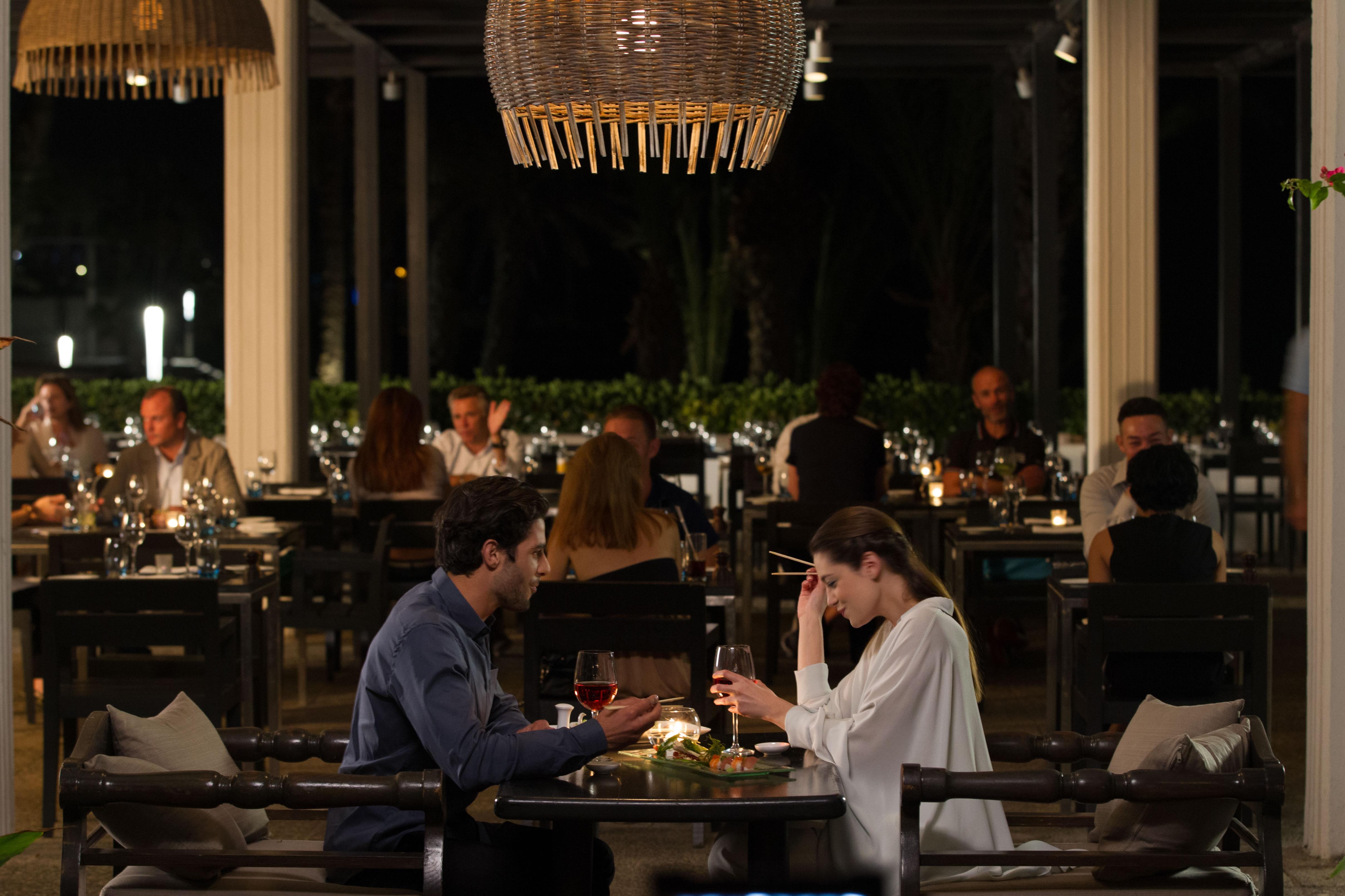 อัลมิรา Hotel Paphos ภายนอก รูปภาพ The restaurant at the Four Seasons Hotel