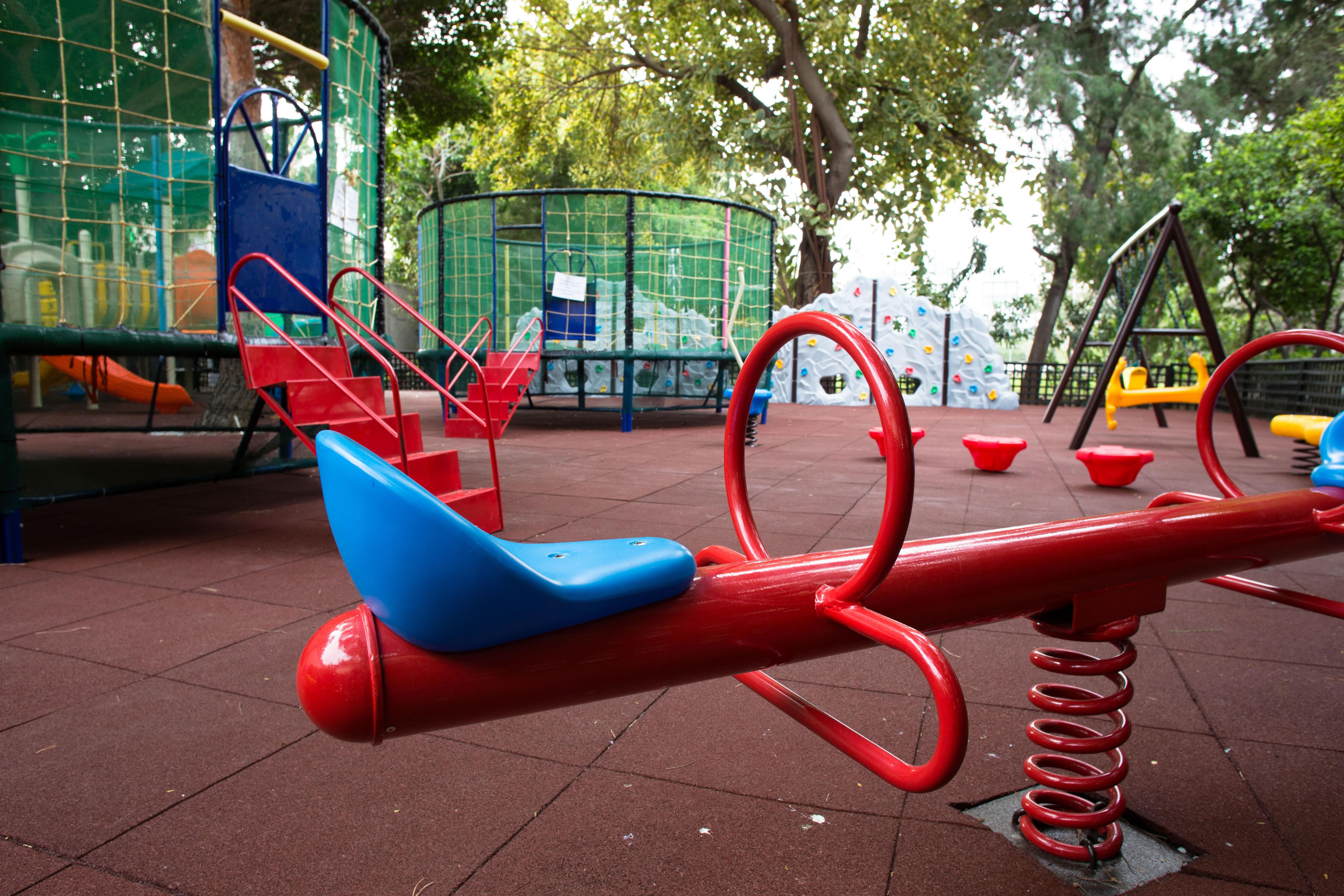 อัลมิรา Hotel Paphos ภายนอก รูปภาพ Playground in Madrid, Spain