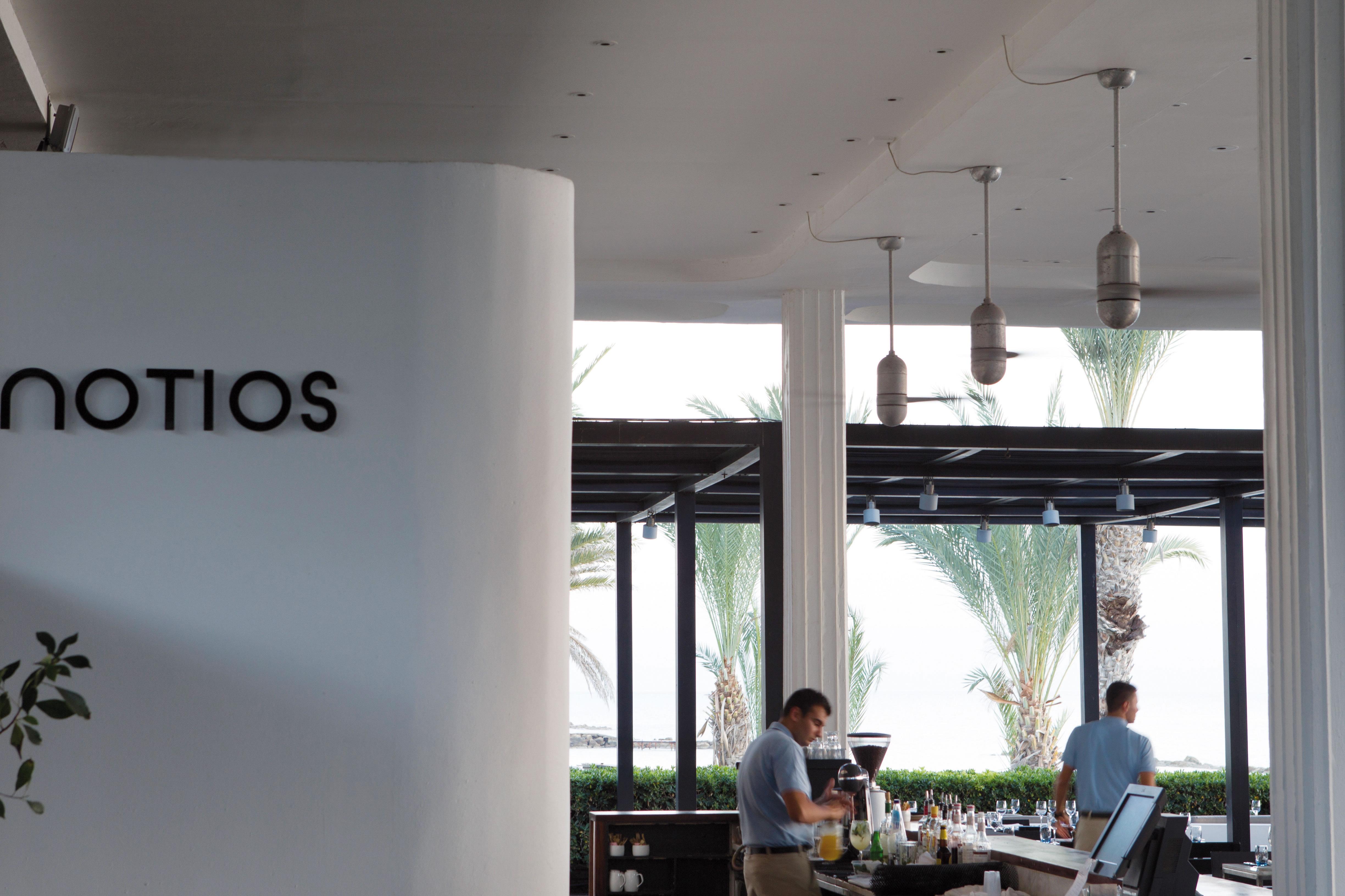 อัลมิรา Hotel Paphos ภายนอก รูปภาพ The interior of the restaurant