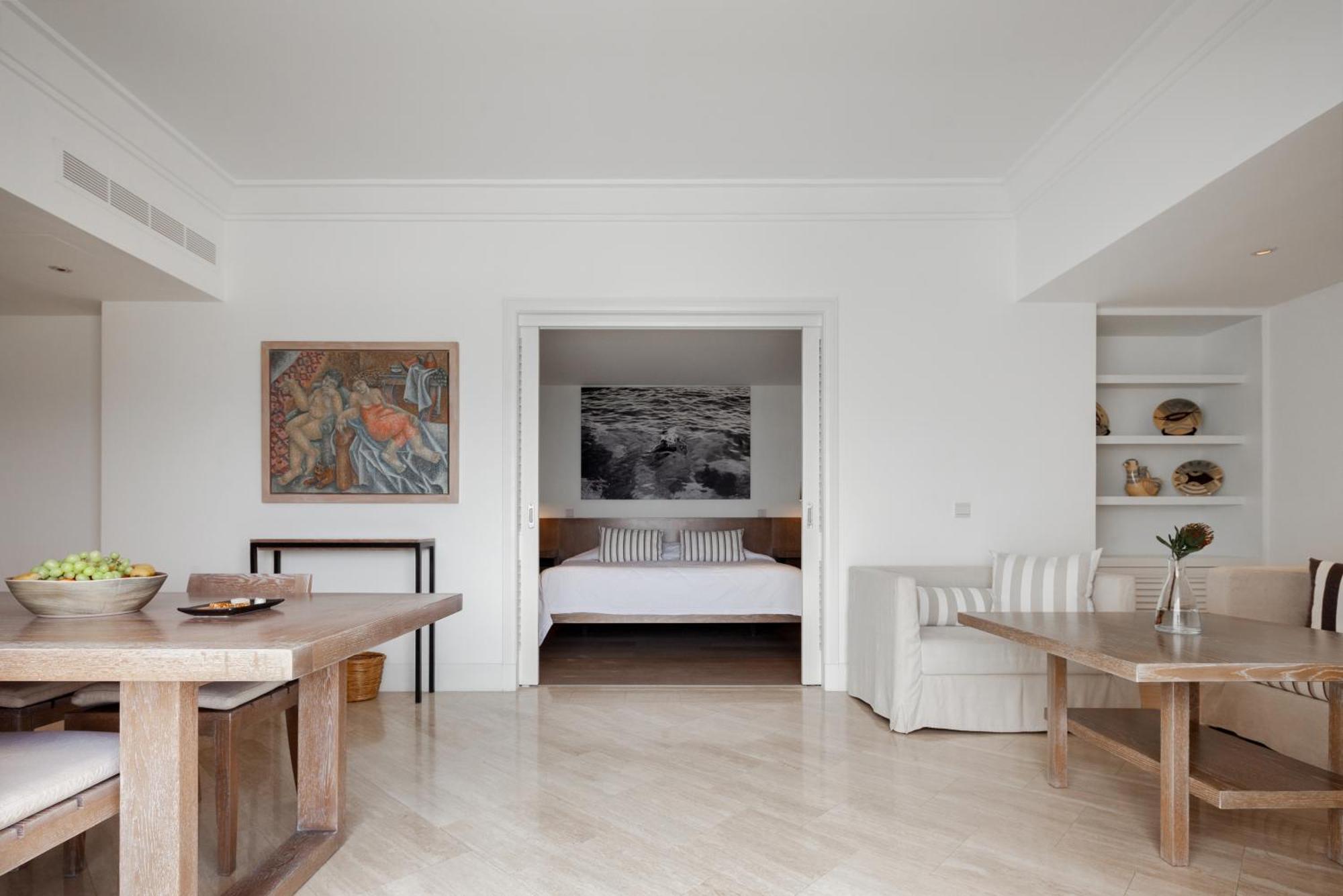 อัลมิรา Hotel Paphos ภายนอก รูปภาพ A suite at the Four Seasons Hotel