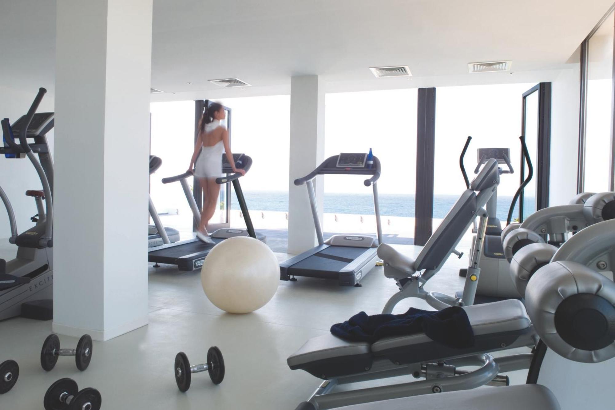 อัลมิรา Hotel Paphos ภายนอก รูปภาพ A gym