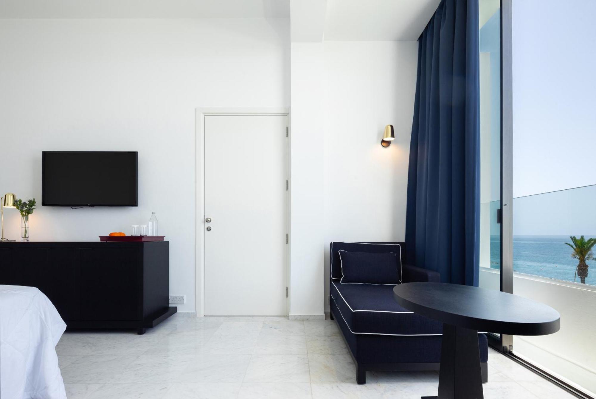 อัลมิรา Hotel Paphos ภายนอก รูปภาพ