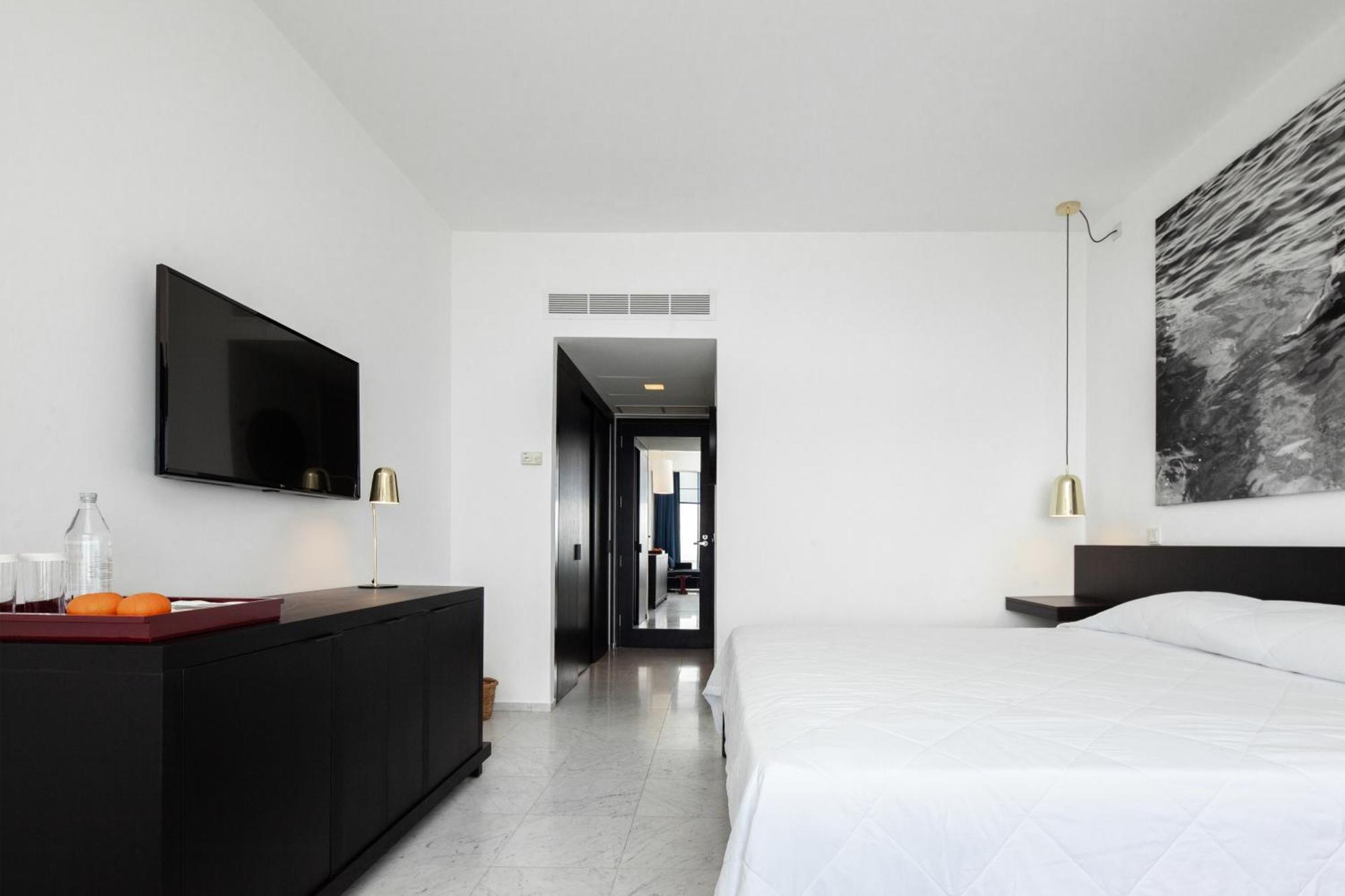 อัลมิรา Hotel Paphos ภายนอก รูปภาพ